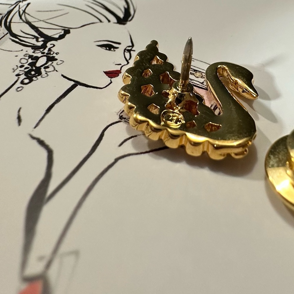 Vintage Gold-Tone Swan Brooch with Multicolour Rhinestones - Picture 6 of 9